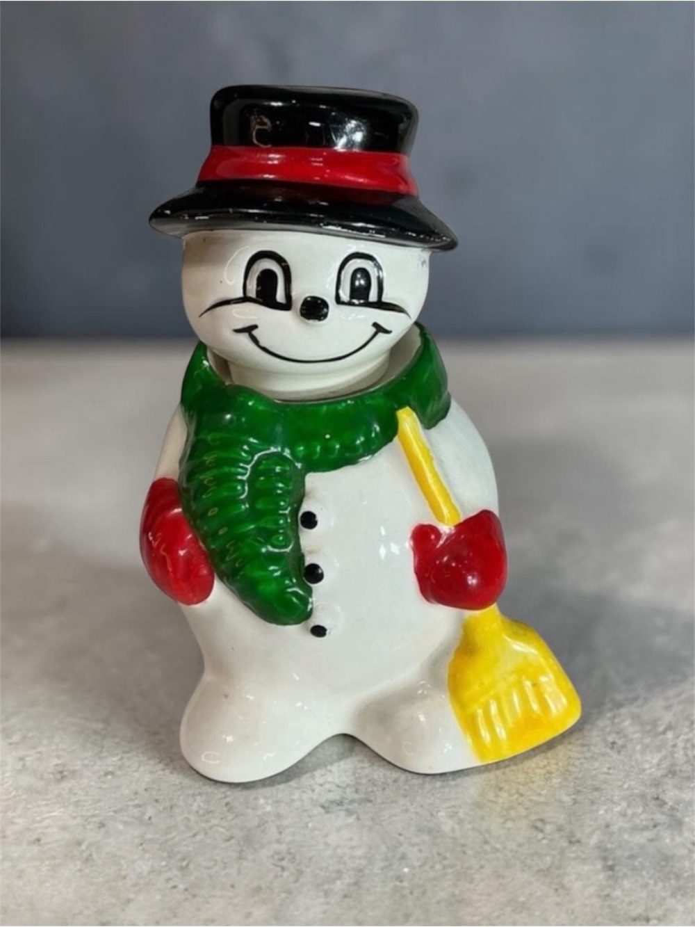 Vintage 2 Piece Frosty the Snowman Salt & Pepper Shakers